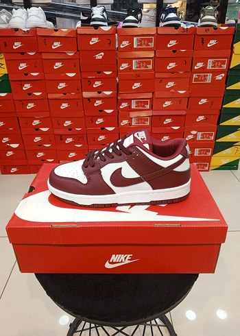37 Beden Bordo Beyaz Nike Bağcıklı Kadın Spor Ayakkabı