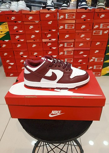 Nike Bordo Beyaz Nike Kadın Spor Ayakkabı