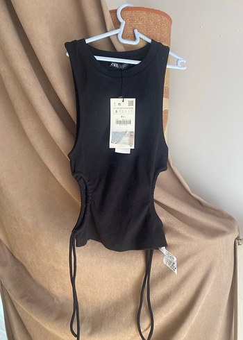 Zara Siyah Yüksek Yakalı Kadın Atlet