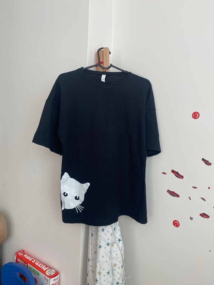 Siyah Baskılı Sokak Stili Kedi Tişörtü - Görsel 2