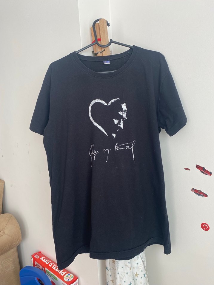 Siyah Baskılı Atatürk Tişörtü - Görsel 3