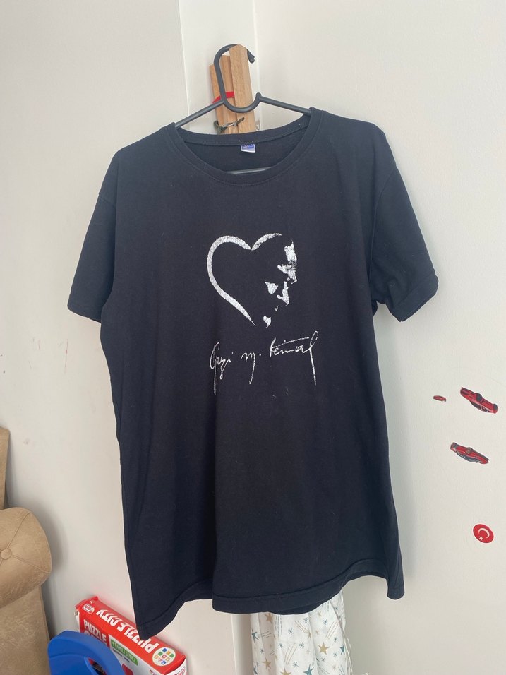 Siyah Baskılı Atatürk Tişörtü - Görsel 2