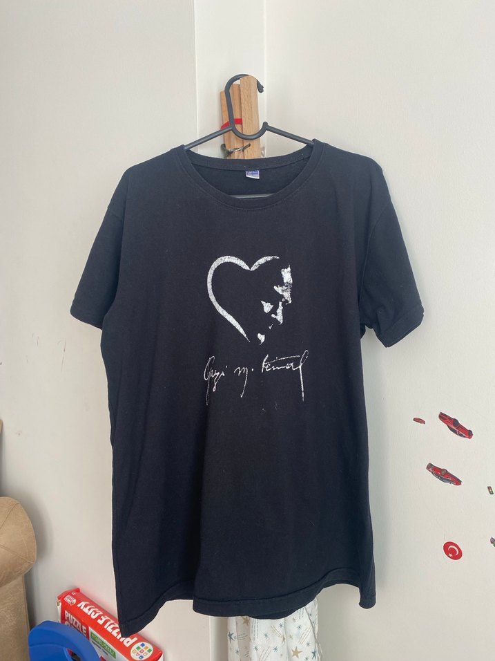 Siyah Baskılı Atatürk Tişörtü - Görsel 5