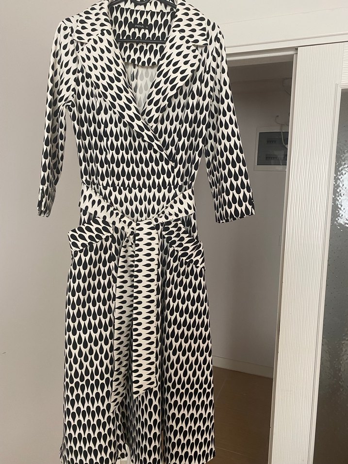 Uzun Kollu Beyaz Yılan Desenli Kadın Elbise - Görsel 2