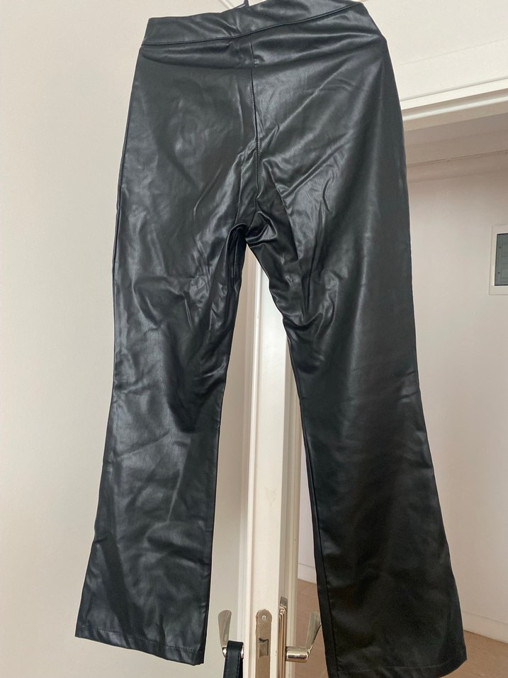 Düğmeli Siyah Deri Kadın Pantolon - Görsel 3