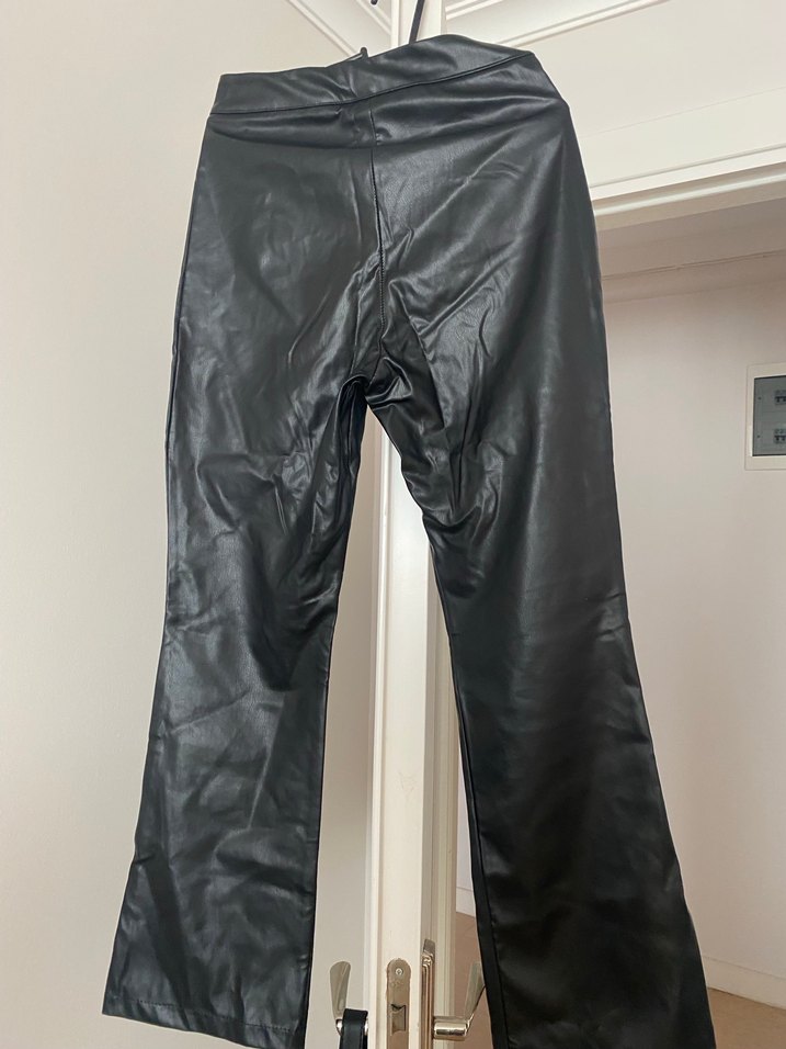 Düğmeli Siyah Deri Kadın Pantolon - Görsel 4