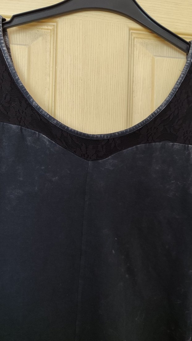 Dantelli Siyah taşlanmış yuvarlak yakalı Kadın Tişört - Görsel 4