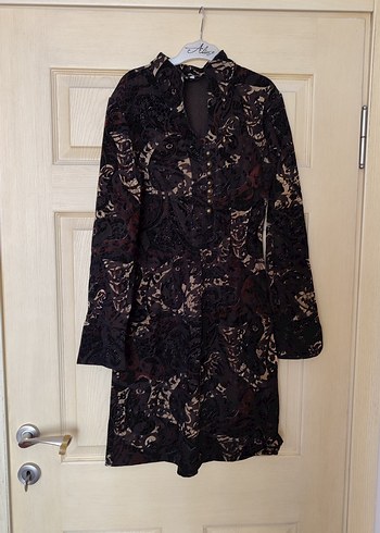 Düğmeli Koyu Kahverengi Desenli diz üstü elbise - Görsel 4