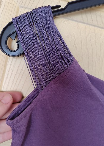 Mor Drapeli omuz detaylı tişört - Görsel 3