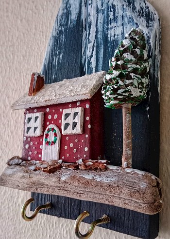 Kırmızı Ev ve Ağaç Dekoratif Ahşap Süs - Görsel 4