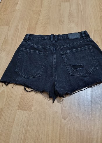 Siyah Yırtık Mini Denim Şort - Görsel 2