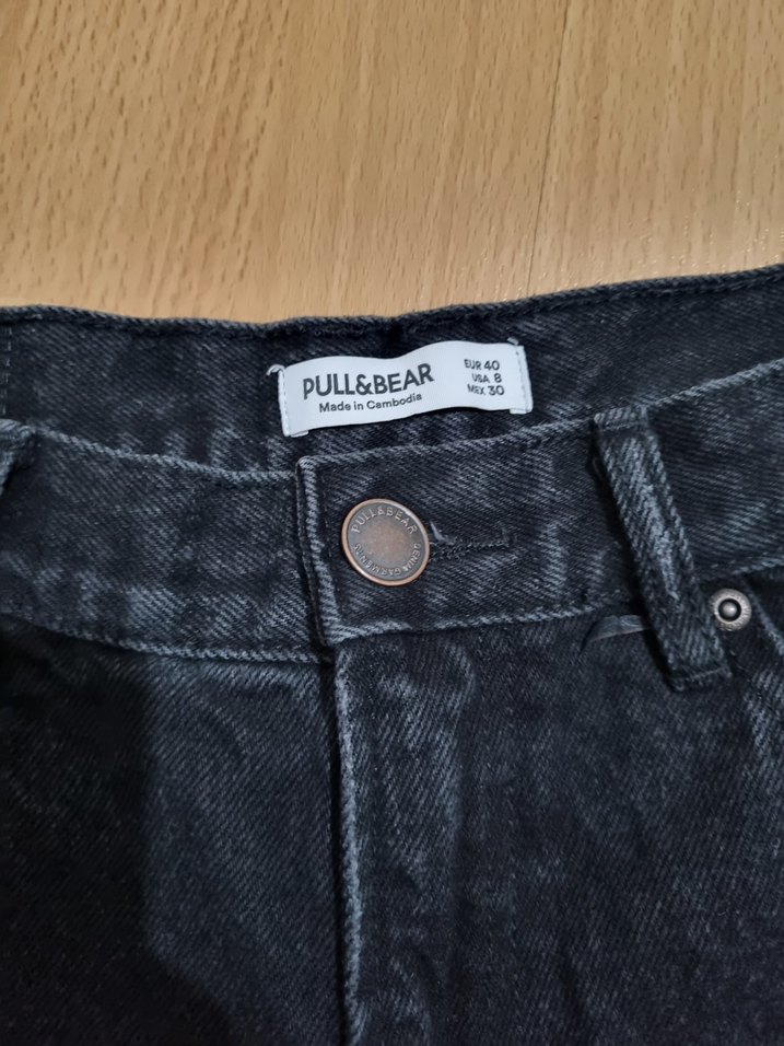 Siyah Yırtık Mini Denim Şort - Görsel 3