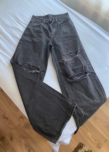 Gri Bol Kesim Yırtık Midi Denim Pantolon