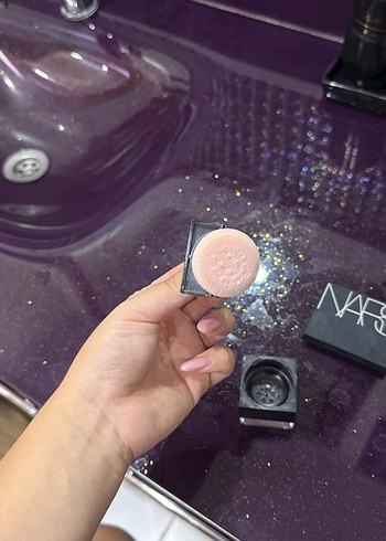 Beden HUDA BEAUTY Mor Pudra