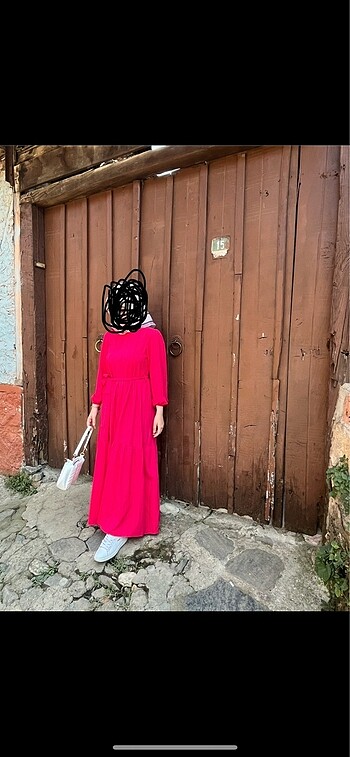 Pembe elbise