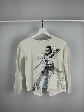 Gap T-shirt %70 İndirimli.