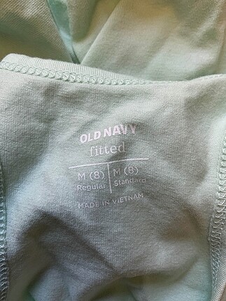 8 Yaş Beden Gap T-shirt %70 İndirimli.