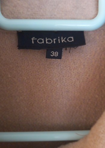 Fabrika Bej Düğmeli Uzun Kollu Gömlek