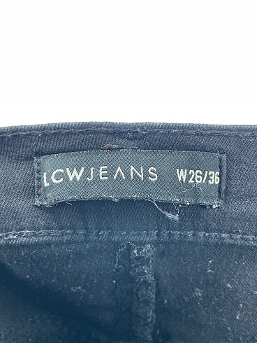 26 Beden siyah Renk LC Waikiki Jean / Kot %70 İndirimli.
