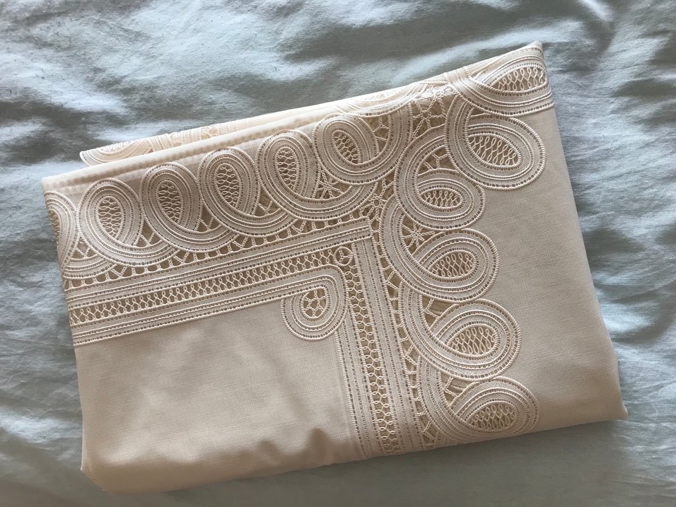 Nakışlı Beyaz Masa Örtüsü - Görsel 3