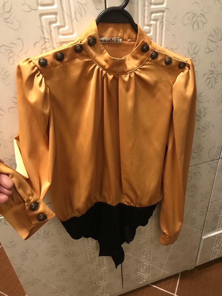 Düğmeli Yüksek Yakalı Kadın Gömlek - Görsel 2