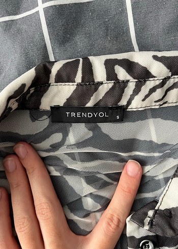 Zebra Desenli Polo Yaka Düğmeli Kadın Gömlek - Görsel 2