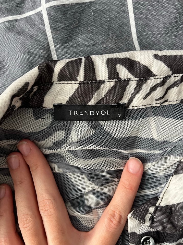 Zebra Desenli Polo Yaka Düğmeli Kadın Gömlek - Görsel 2