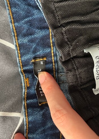 Bershka Düğmeli Mini Kot Şortlar - Rahat Kesim