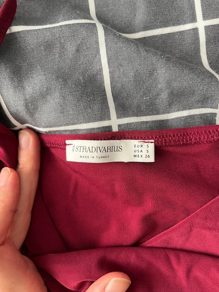 Stradivarius Bordo Drapeli İnce Askılı V Yaka bluz - Görsel 3