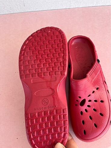 36 Beden kırmızı Renk Crocs terlik