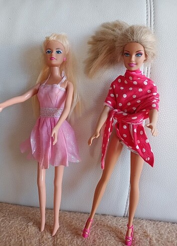 Barbie bebek 2 adet çok guzel tanesi 60 tl 