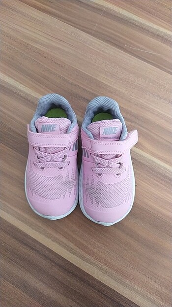 Nike pembe yürüyüş ayakkabısı