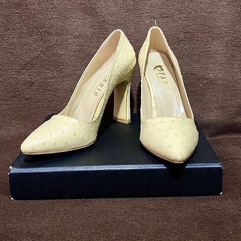 Diğer YETİŞEN ALIR :) Sade ama şık :) Krem Dokulu Kalın Topuk Stiletto