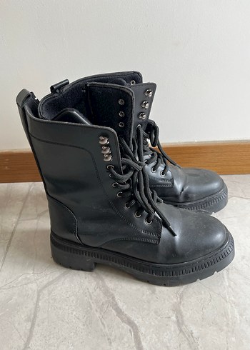 Zara Siyah Bağcıklı Rock Punk Kadın Bot/Postal