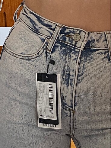 Yırtmaçlı jean