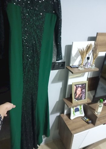 Uzun Kollu Yeşil Drapeli Abiye Elbise - Görsel 3