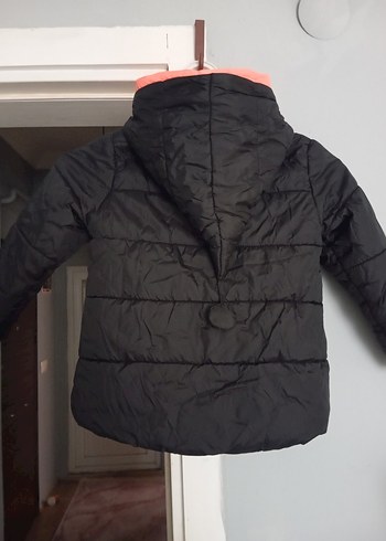 Kız Çocuk Siyah Fermuarlı Kapüşonlu Mont - Görsel 3