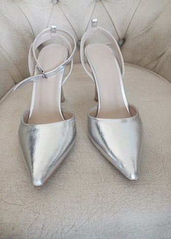 Gri Metal Tokalı Stiletto Kadın Abiye Ayakkabı - Görsel 4