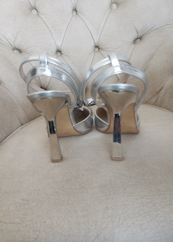 Gri Metal Tokalı Stiletto Kadın Abiye Ayakkabı - Görsel 2