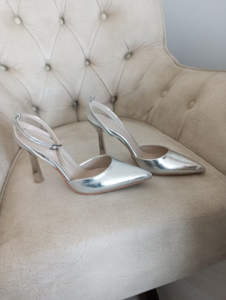 Gri Metal Tokalı Stiletto Kadın Abiye Ayakkabı - Görsel 3