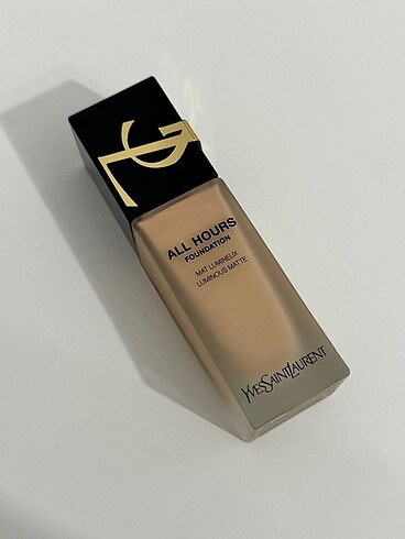 YSL all hours fondöten