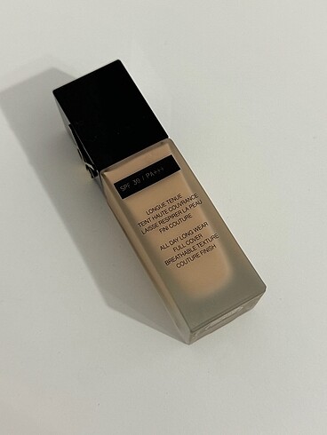 Yves Saint Laurent YSL all hours fondöten