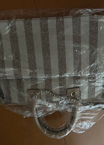 Zincir Detaylı Bej Kadın Çanta - Görsel 2