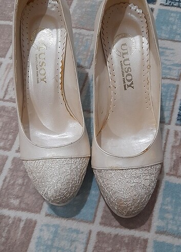 Beyaz ayakkabı sadece 2 kez giyildi ince topuk