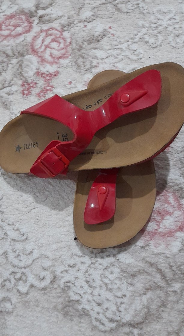 Kırmızı Tokalı Kadın Dolgu Topuk Terlik - Görsel 2