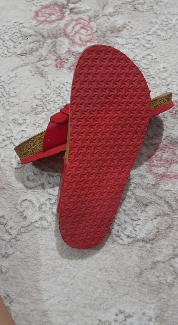 Kırmızı Tokalı Kadın Dolgu Topuk Terlik - Görsel 3