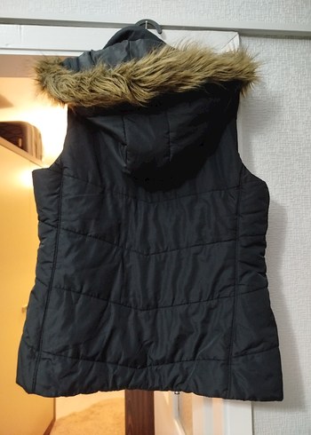 Koton marka Siyah Kürklü Yaka Detaylı Kadın Yelek - Görsel 3