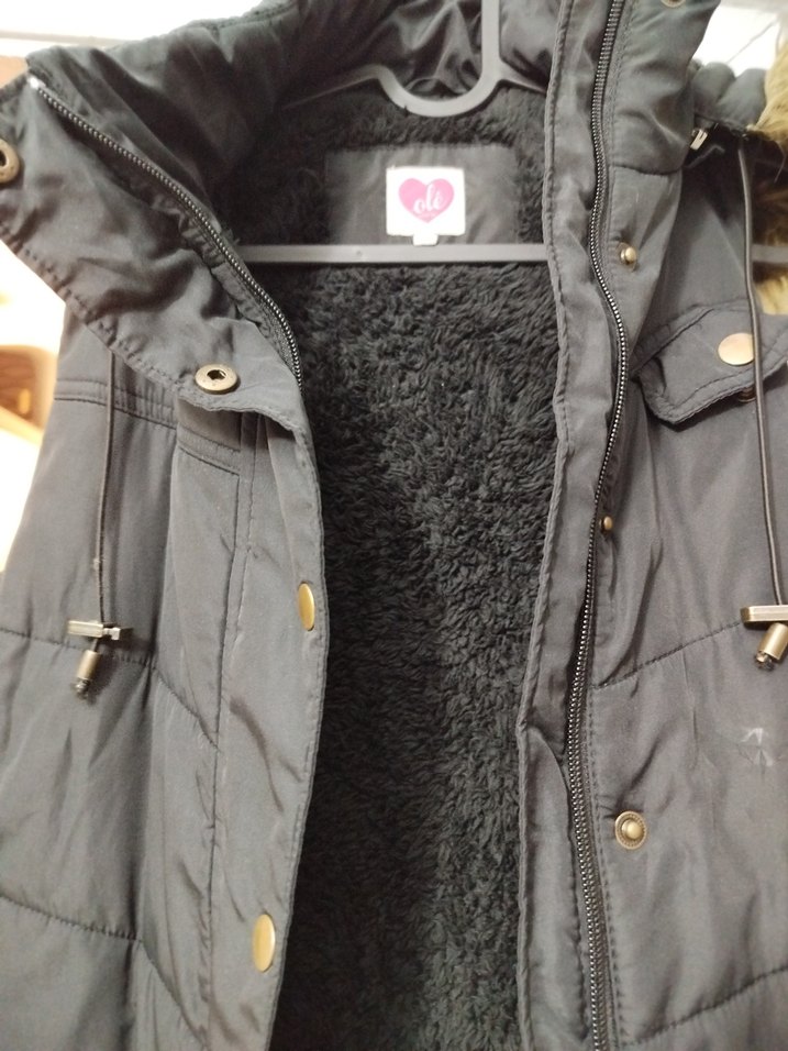 Koton marka Siyah Kürklü Yaka Detaylı Kadın Yelek - Görsel 2