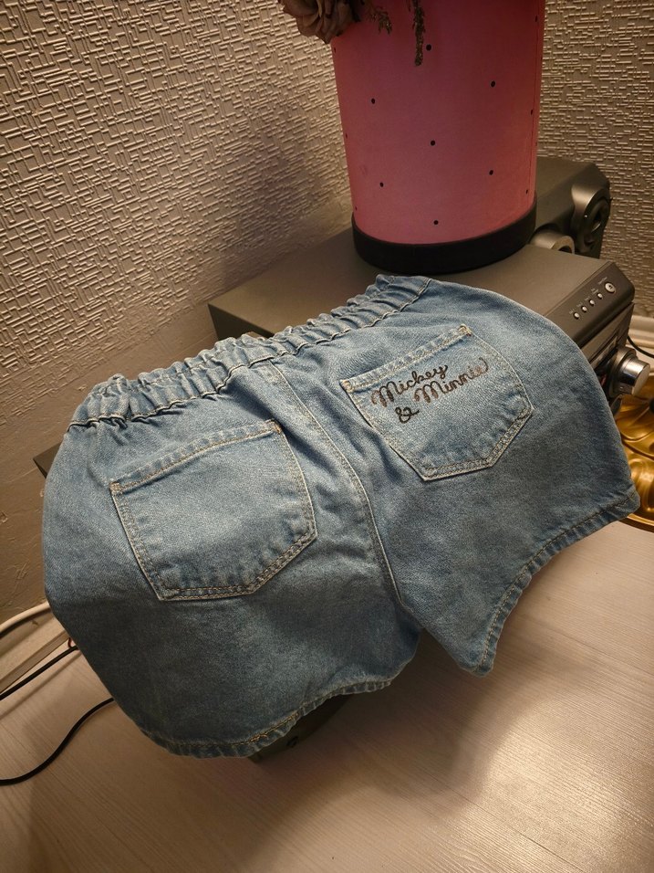 Mickey & Minnie Desenli Açık Mavi Denim Şort — görsel 2/3