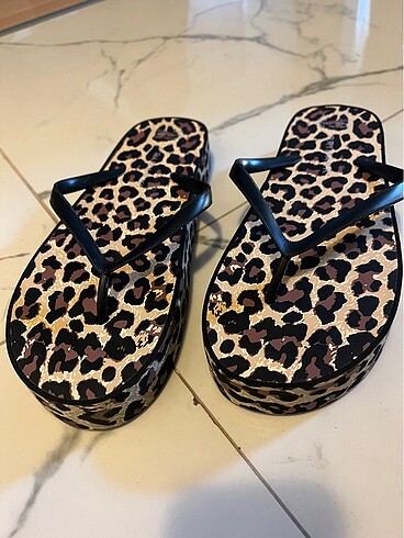 Kalin taban leopar terlik